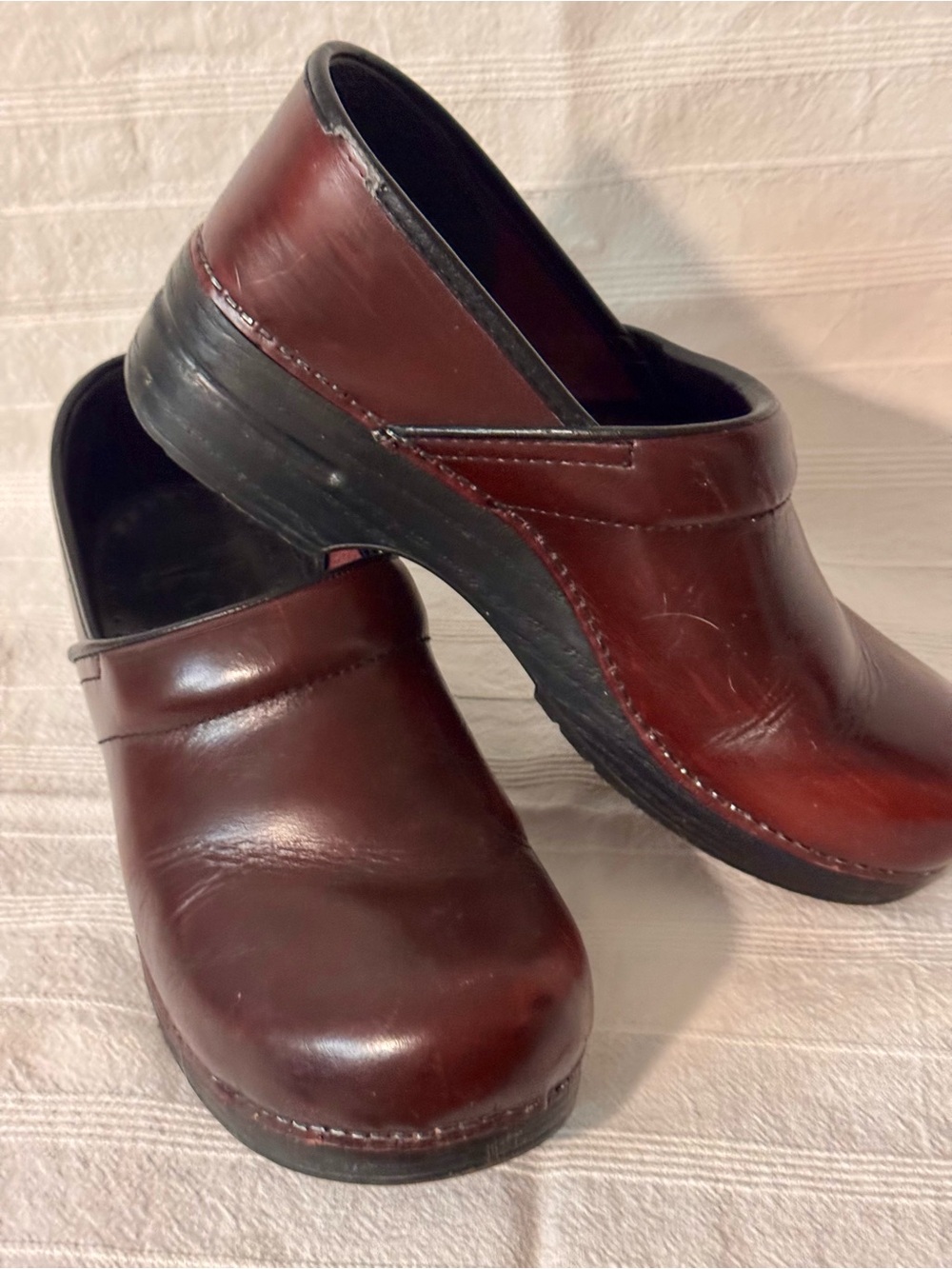 Dansko Burgundy Leather Clogs Women’s EU 42 Slip-On Shoes